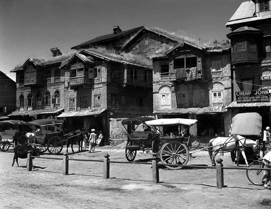 srinagar_street_scene_1945